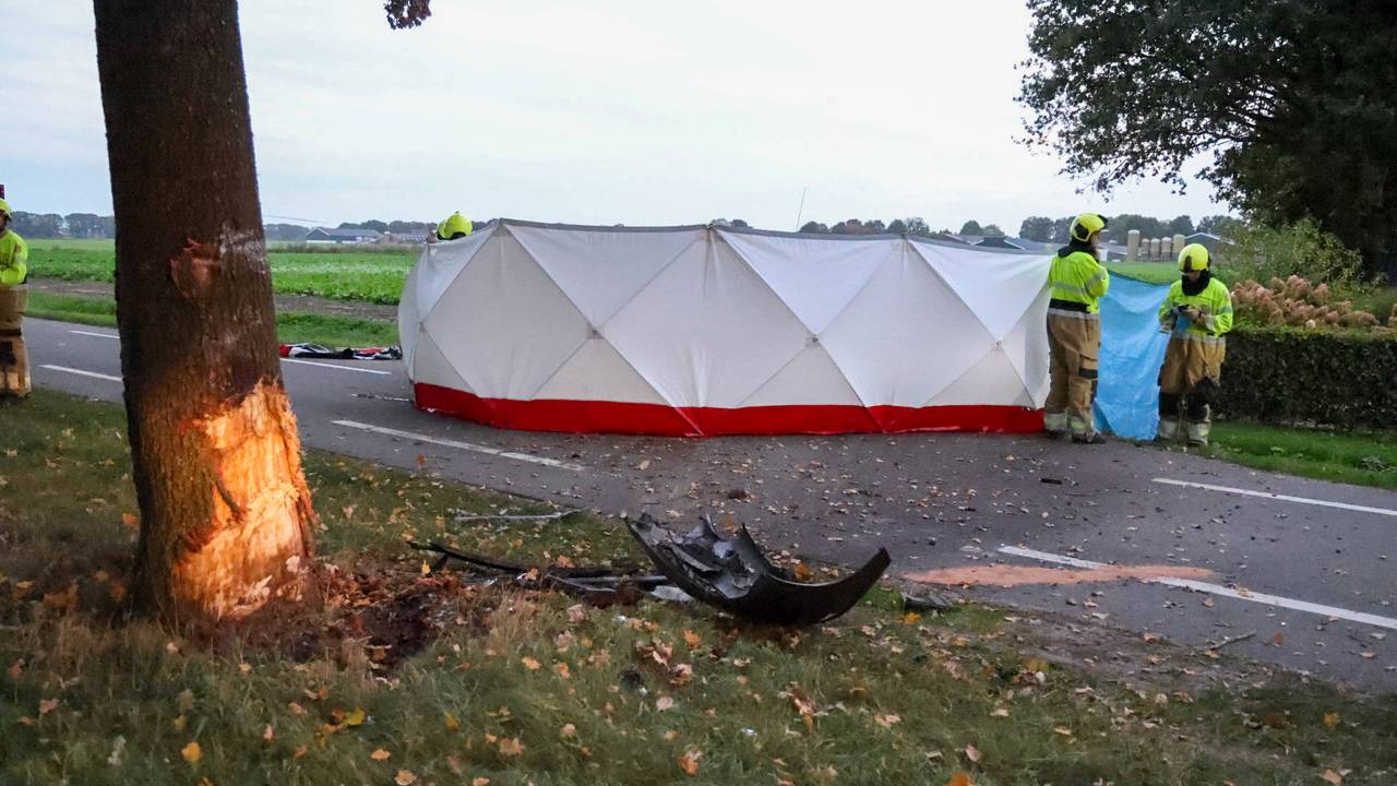Automobilist ernstig gewond na botsing tegen boom, traumahelikopter ingezet