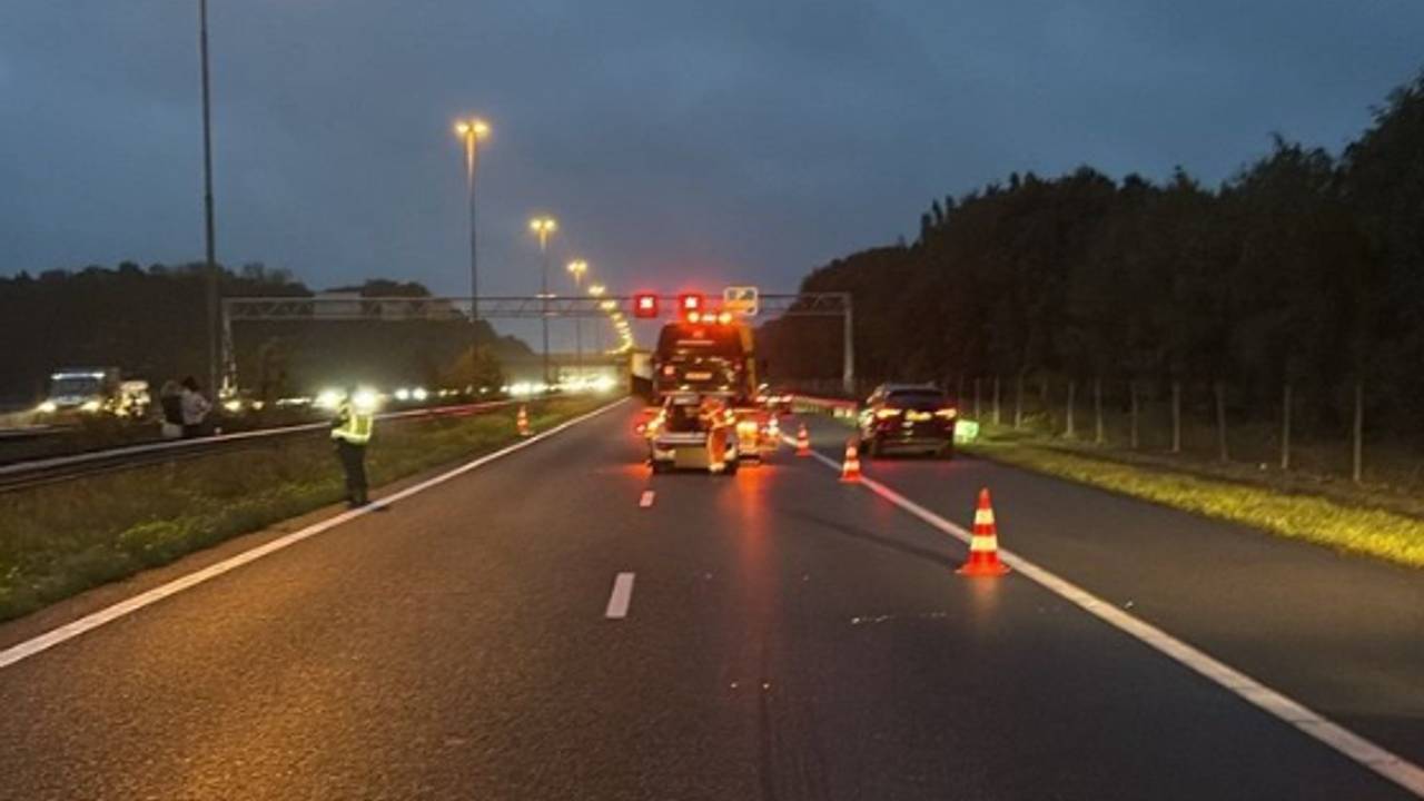 Ongeluk op A58 bij Bavel, vertraging richting Breda ruim een uur (foto: Rijkswaterstaat Verkeersinformatie).