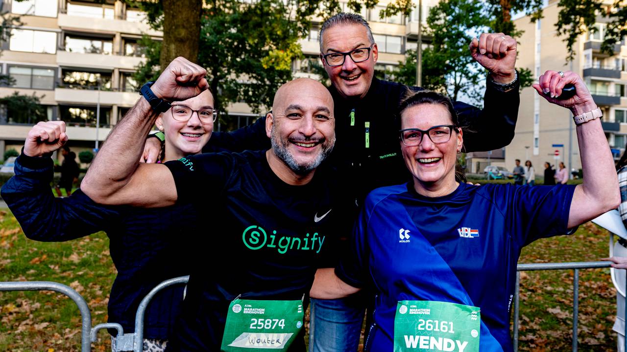Fanatiekelingen in het centrum van Eindhoven (foto: Caroline van Leusden, EYE4IMAGES).
