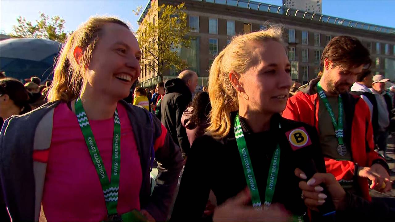 Deze sportievelingen hadden tijdens de kwart marathon tijd om even bij te kletsen.