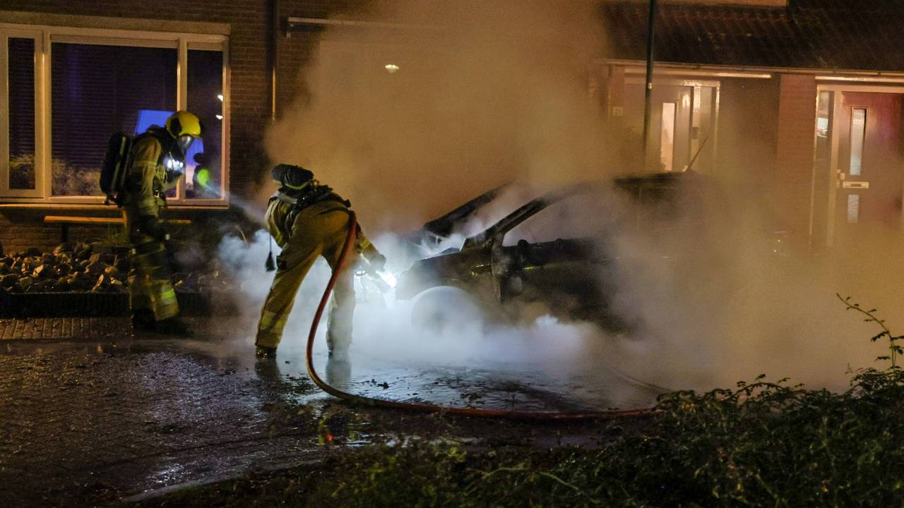 De auto is verloren gegaan door de brand (foto: SK-Media / Persbureau Heitink).