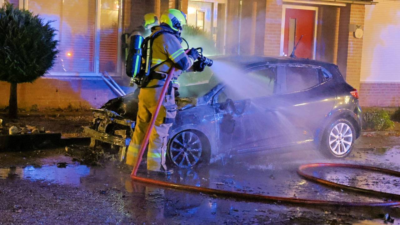 Een autobrand in Rijkevoort (foto: SK-Media / Persbureau Heitink).