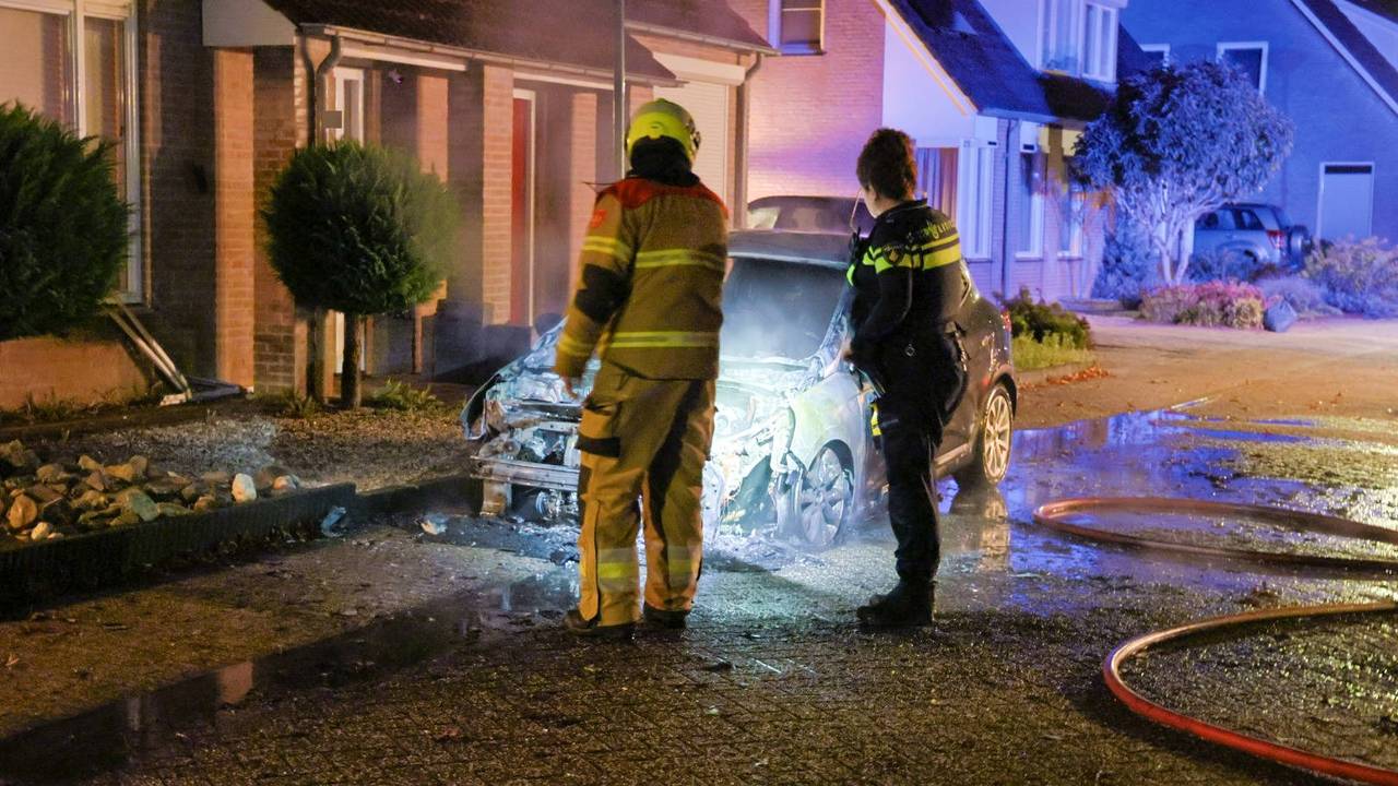 De auto is verloren gegaan door de brand (foto: SK-Media / Persbureau Heitink).