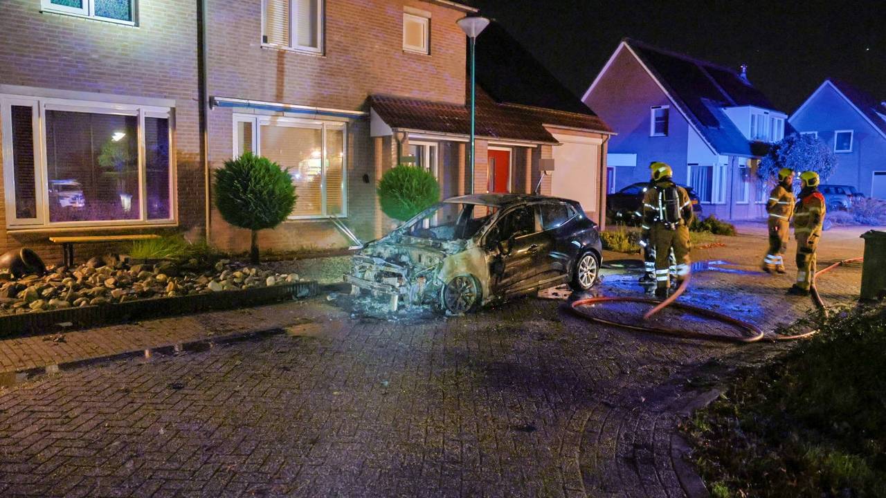 De auto is verloren gegaan door de brand (foto: SK-Media / Persbureau Heitink).