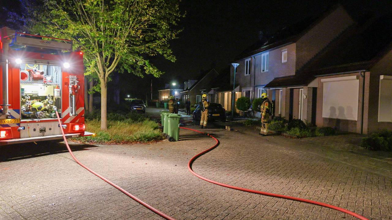 De auto is verloren gegaan door de brand (foto: SK-Media / Persbureau Heitink).