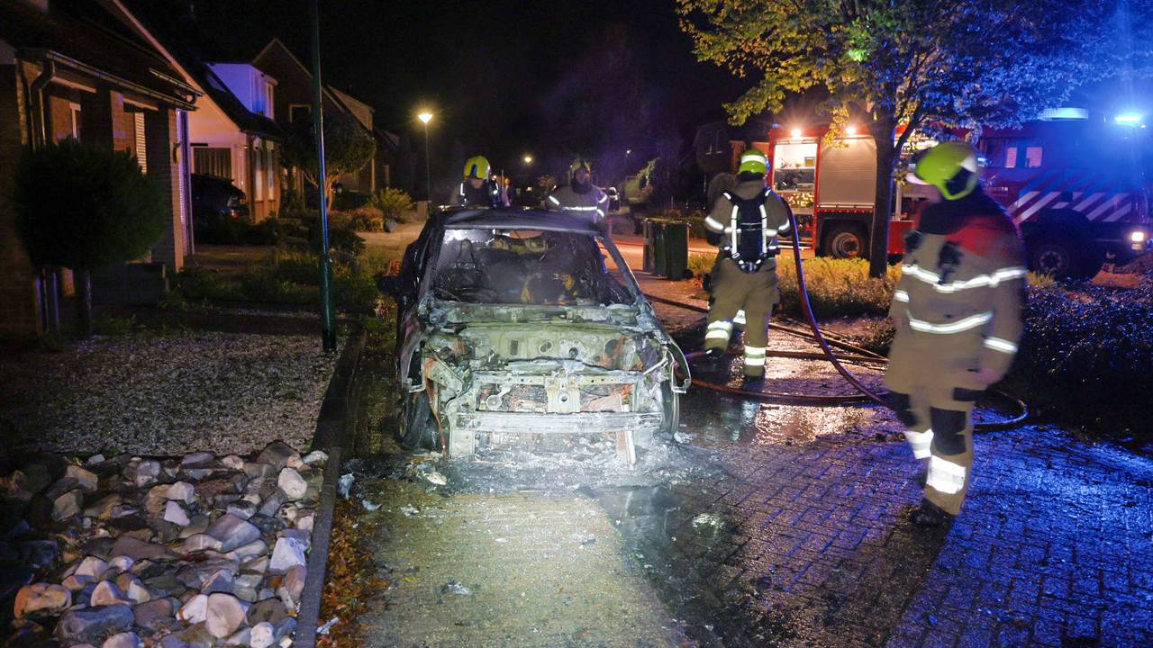 De auto is verloren gegaan door de brand (foto: SK-Media / Persbureau Heitink).