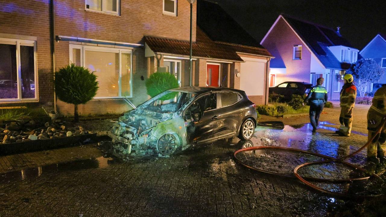 De auto is verloren gegaan door de brand (foto: SK-Media / Persbureau Heitink).
