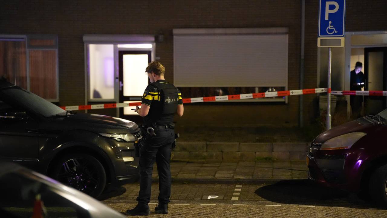 Het huis is beschadigd door de schietpartij (foto: Erik Haverhals/Persbureau Heitink).