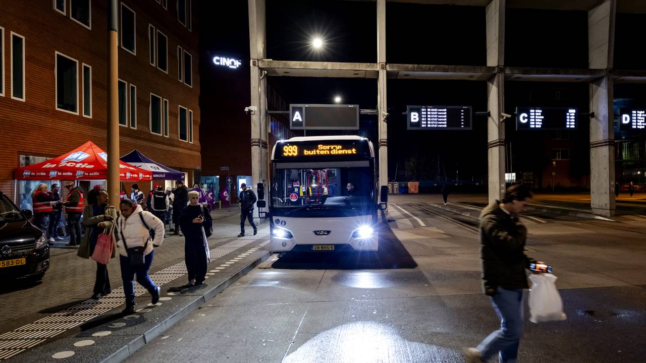 Ook op station Den Bosch wordt gestaakt (foto: ANP).
