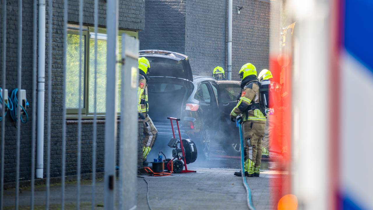 Auto brandt uit op bedrijventerrein in Bergen op Zoom