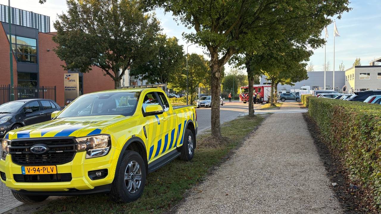 Door inzet van de brandweer was de straat tijdelijk afgesloten (foto: Omroep Brabant).