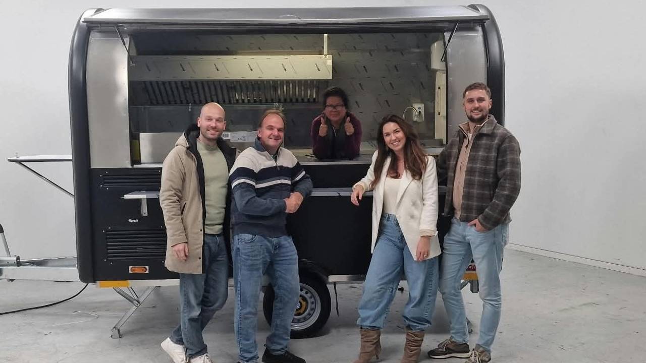 Ronald en Carina hebben binnenkort weer een eigen foodtruck dankzij de hulp van Stefan Krams (foto: privé).