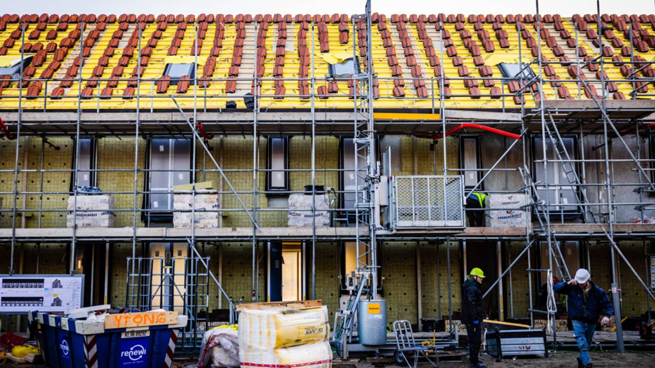 De bouw van woningen ergens in Nederland (foto: ANP).