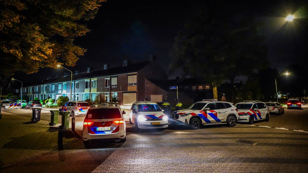 Agenten konden moeilijk contact krijgen met de bewoner en moesten daarom de deur forceren (foto: SQ Vision). 