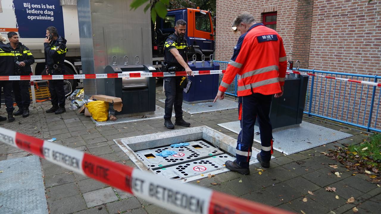 Oudere man valt in drie meter diep gat als container geleegd wordt