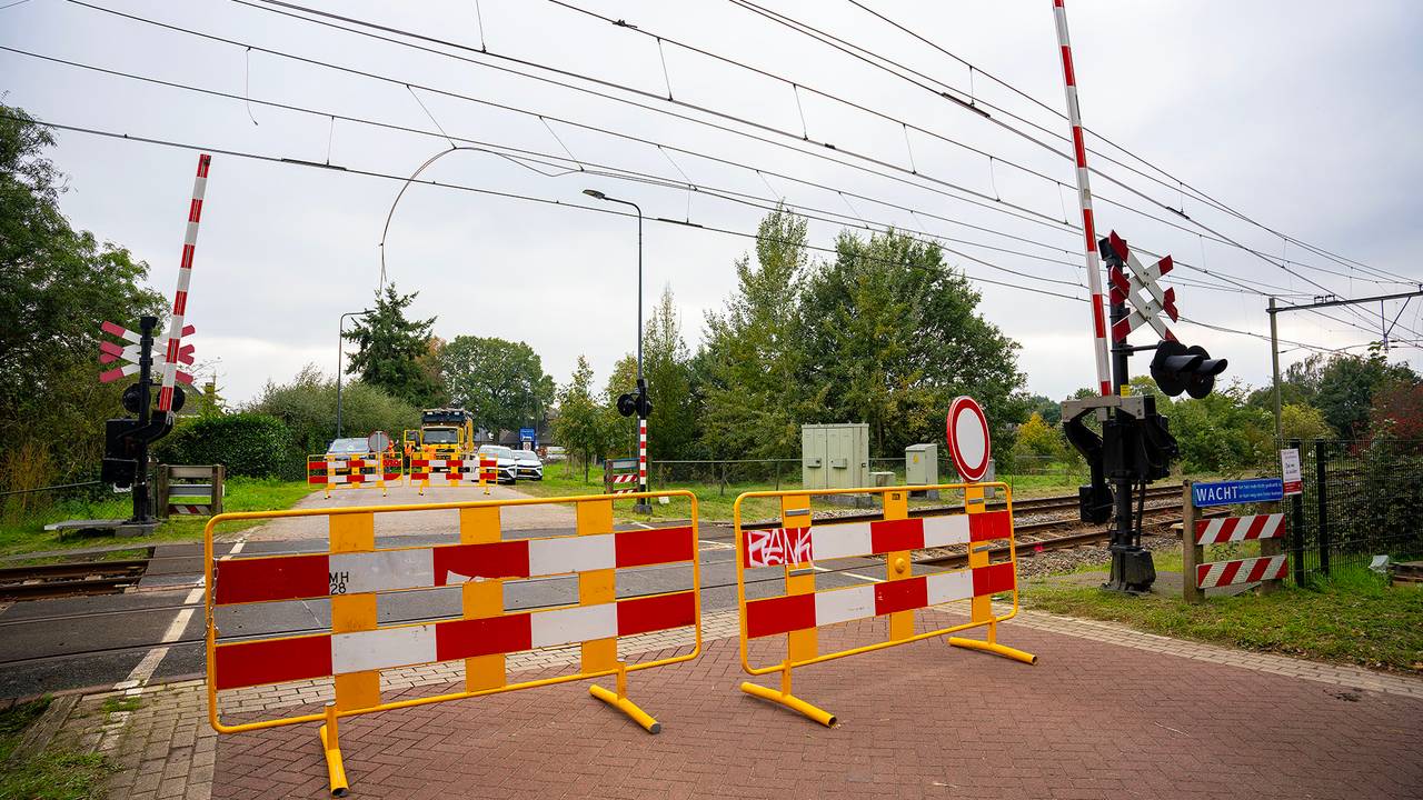 Kapotte bovenleiding tussen Oss en Den Bosch (foto: Gabor Heeres/SQ Vision).