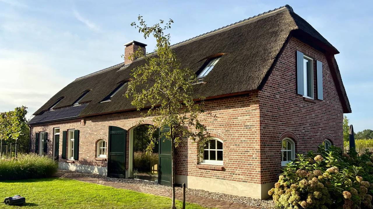 Carol en Peter bouwden hun droomboerderij, nu staat deze te koop