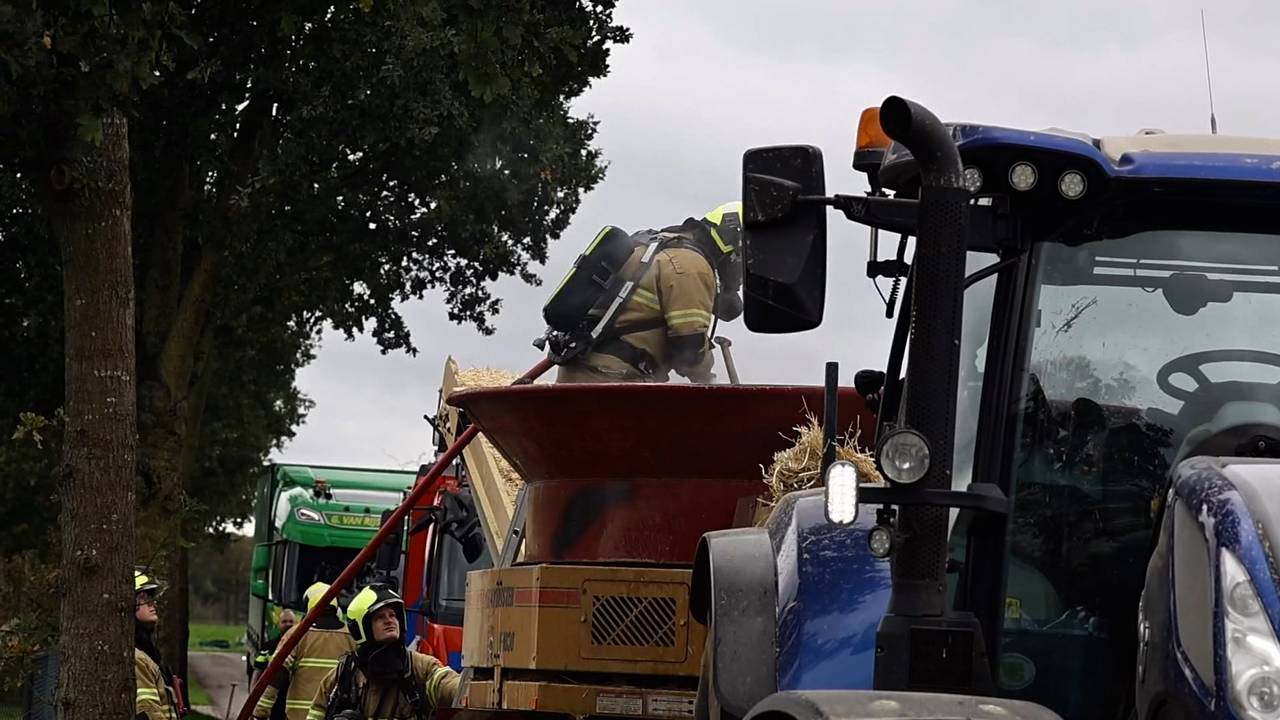 Brand in landbouwmachine bij veehouderij in Haps