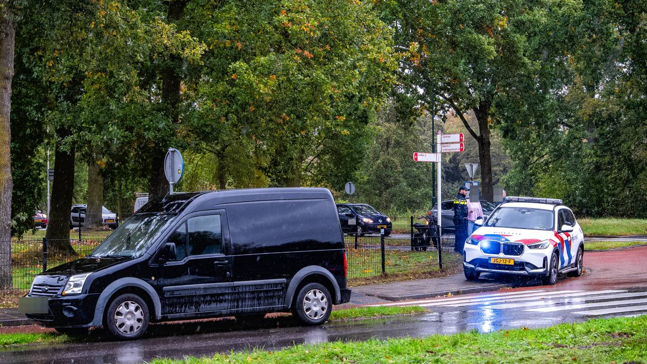 Aanrijding tussen fatbiker en bestelbus op rotonde in Oss