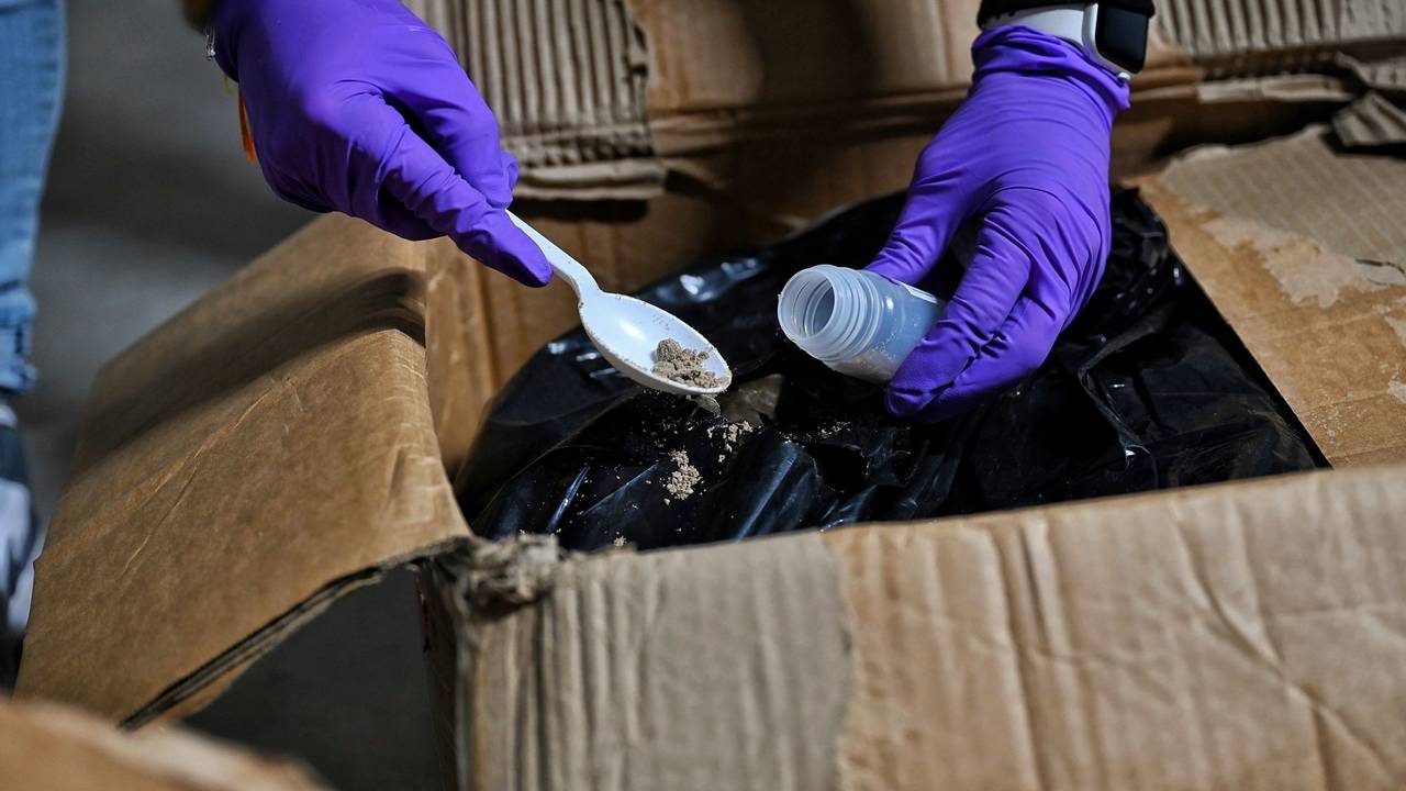 Duizenden kilo's grondstoffen voor synthetische drugs gevonden in Tilburg