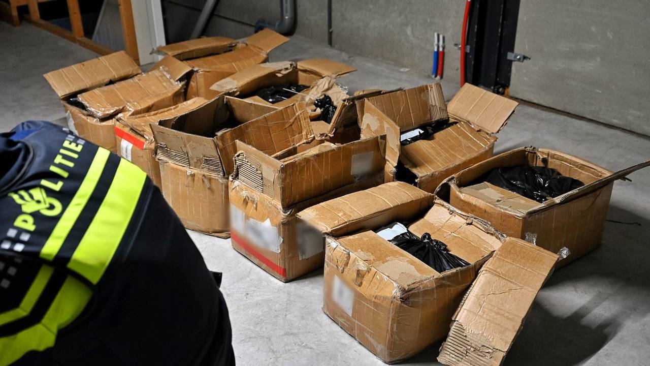 Drugs gevonden in bedrijfspand in Tilburg (foto: Toby de Kort / Persbureau Heitink).