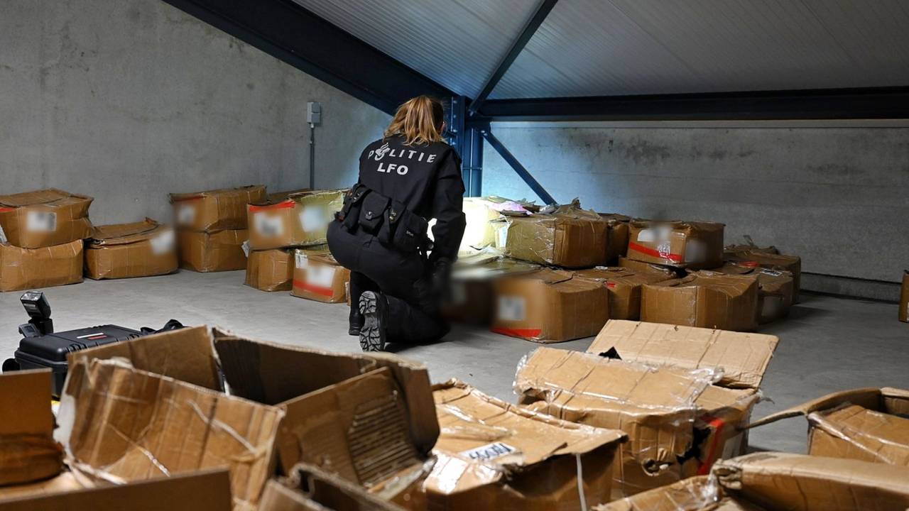 Drugs gevonden in bedrijfspand in Tilburg (foto: Toby de Kort / Persbureau Heitink).