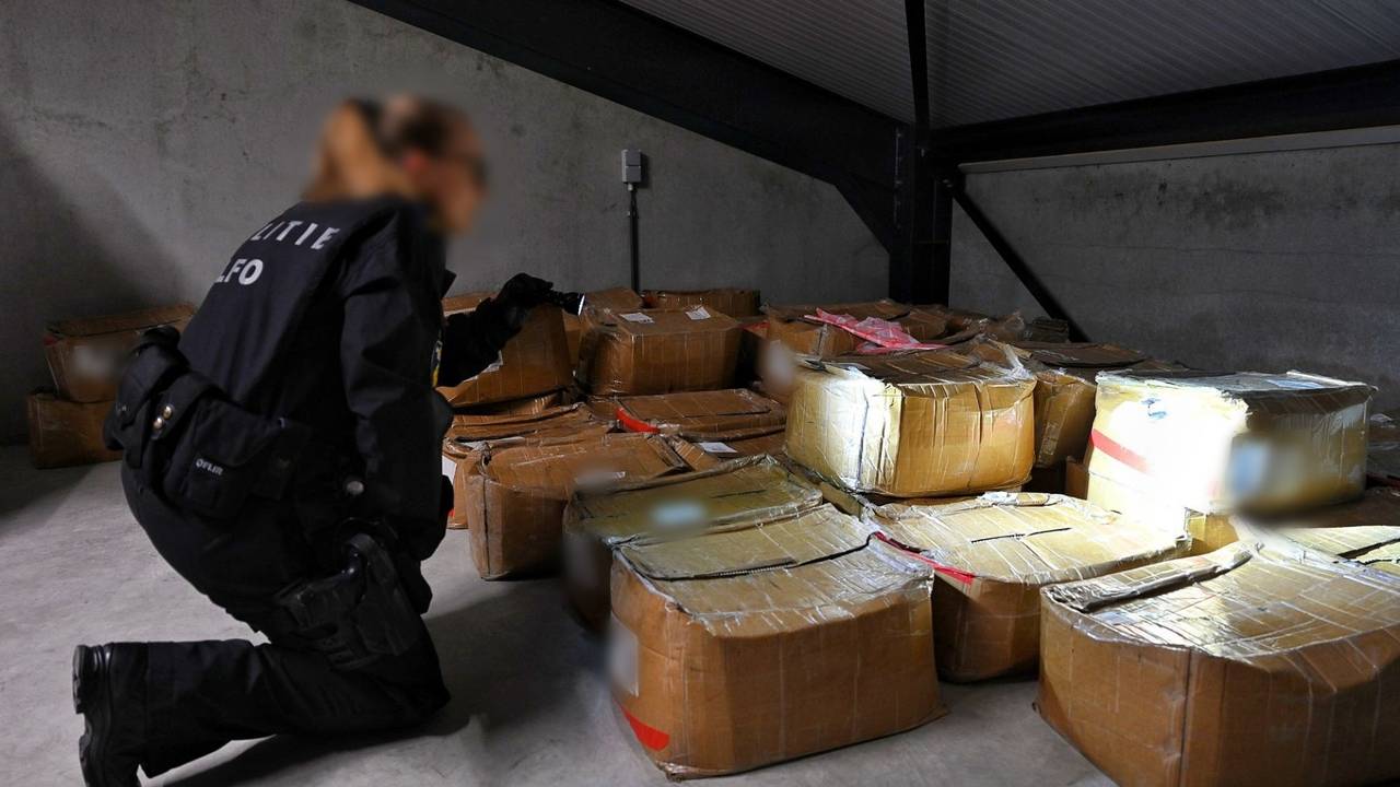 Drugs gevonden in bedrijfspand in Tilburg (foto: Toby de Kort / Persbureau Heitink).