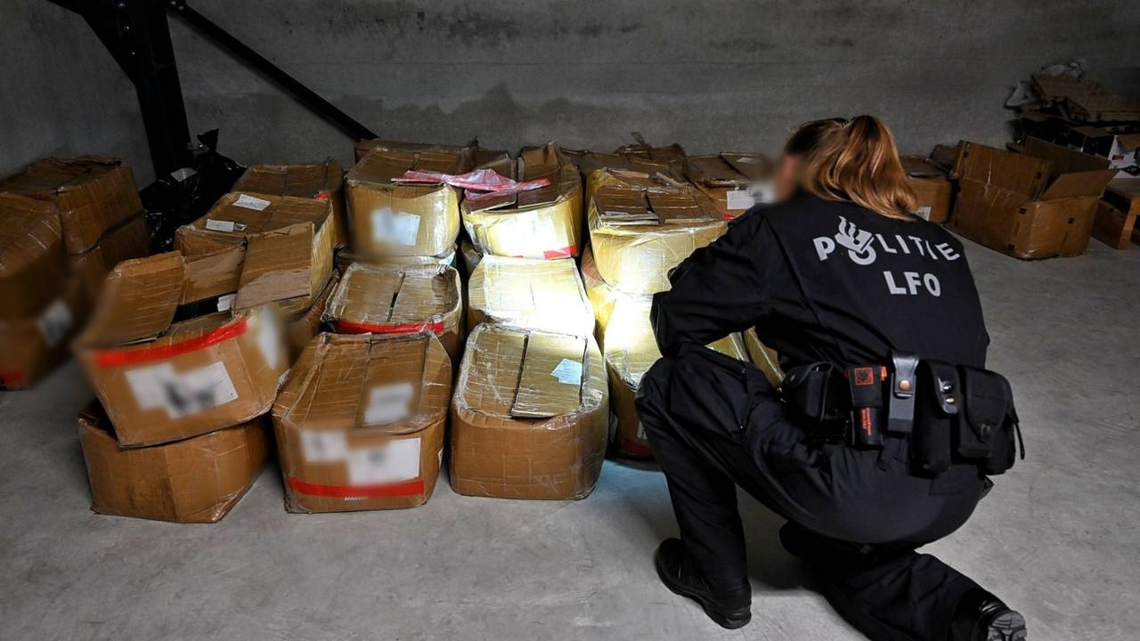 Drugs gevonden in bedrijfspand in Tilburg (foto: Toby de Kort / Persbureau Heitink).