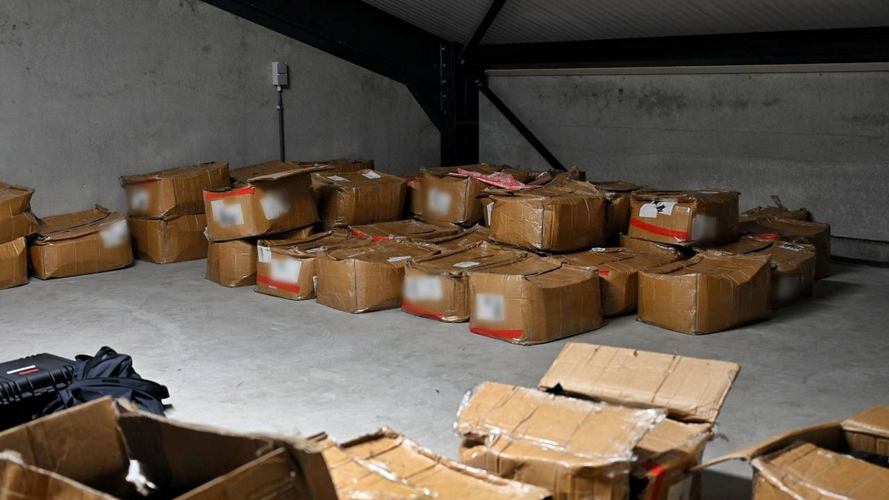 Drugs gevonden in bedrijfspand in Tilburg (foto: Toby de Kort / Persbureau Heitink).