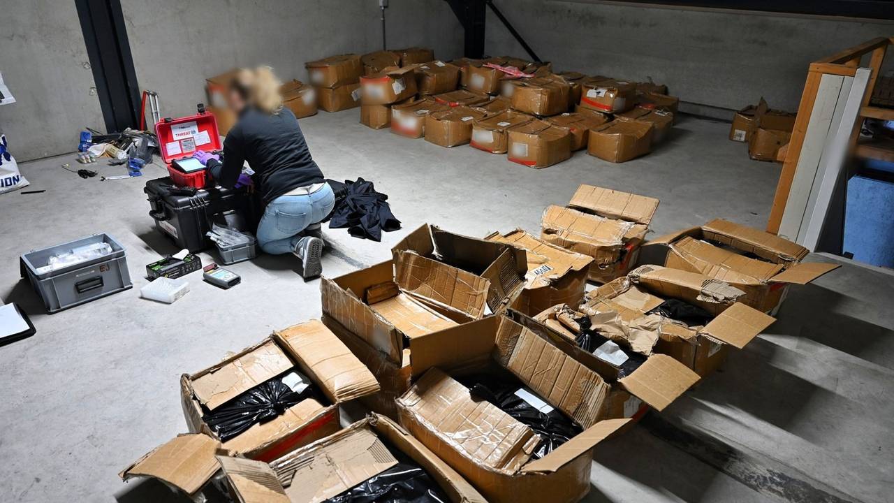 Drugs gevonden in bedrijfspand in Tilburg (foto: Toby de Kort / Persbureau Heitink).