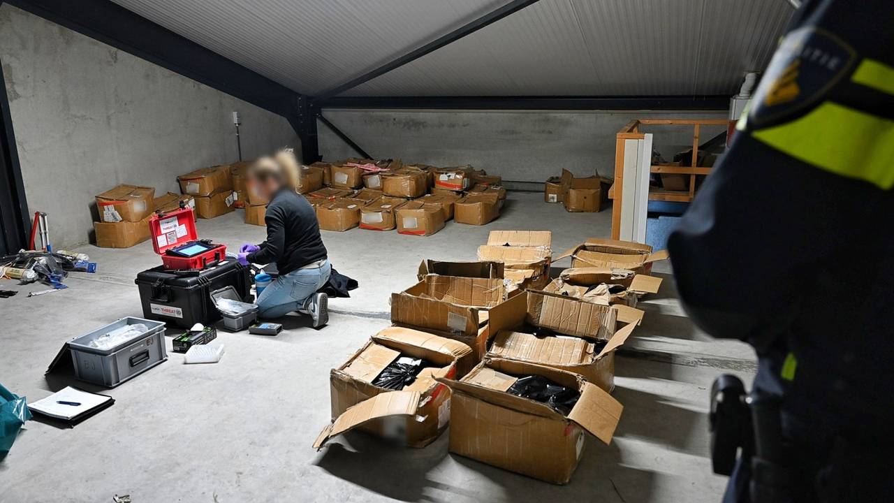 Drugs gevonden in bedrijfspand in Tilburg (foto: Toby de Kort / Persbureau Heitink).