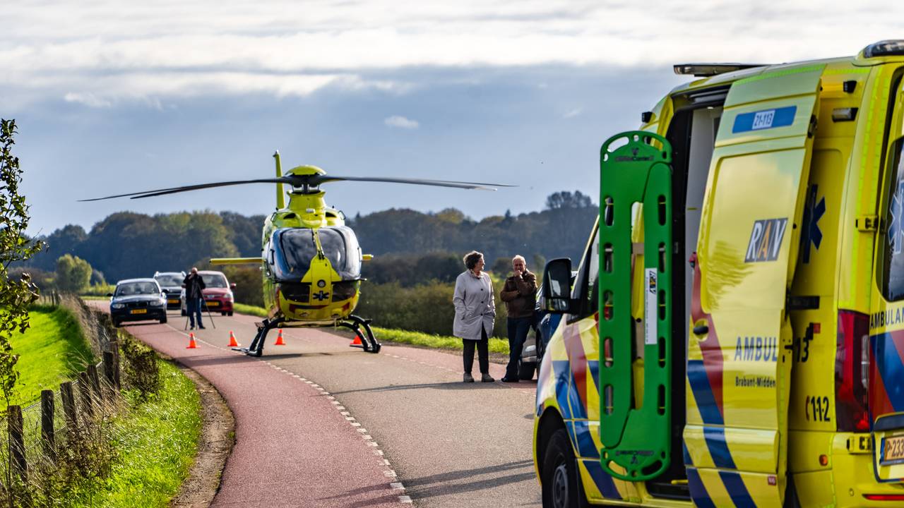 Wielrenner zwaargewond na botsing met auto in Reek