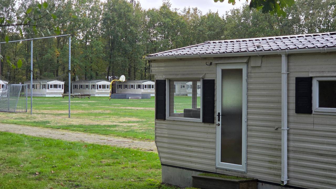 Een verlaten vakantiepark (foto: Noël van Hooft).
