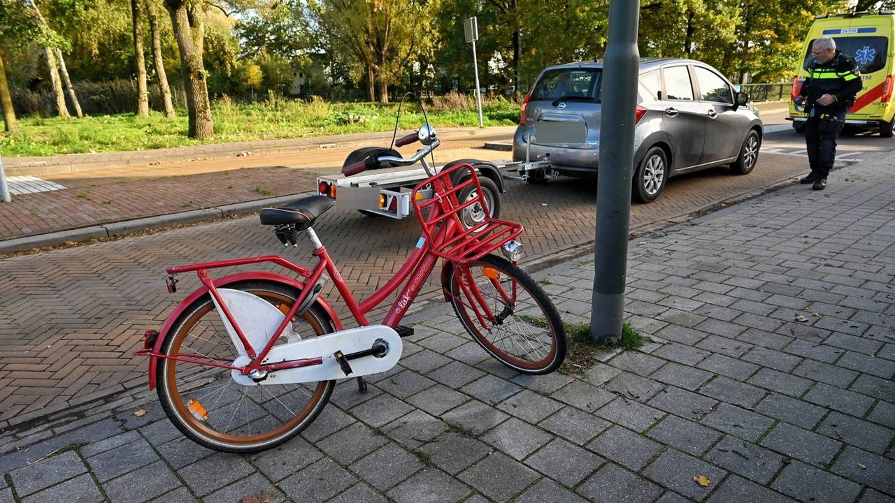 De fietser raakte lichtgewond (foto: Toby de Kort/Persbureau Heitink).