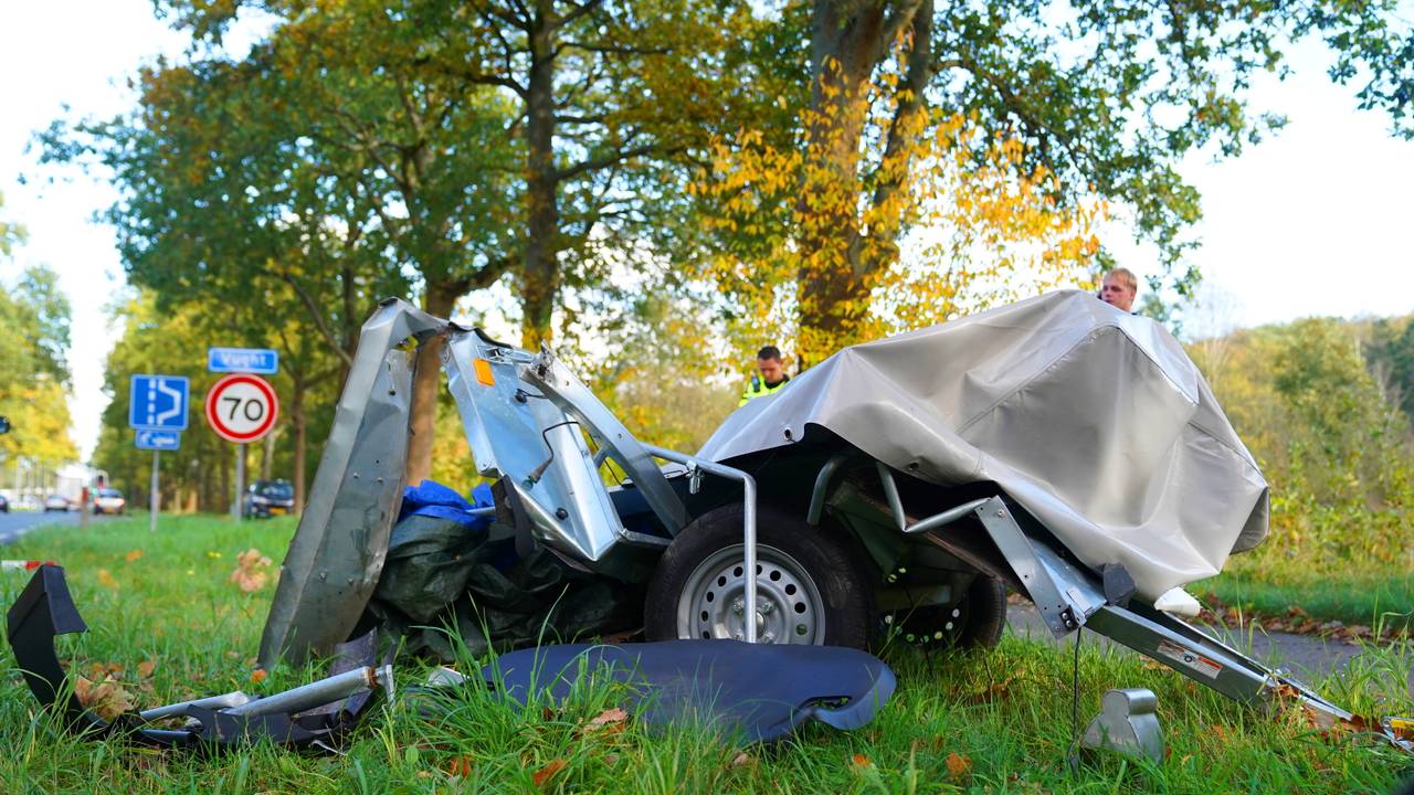 De politie doet onderzoek (foto: Bart Meesters/Persbureau Heitink).