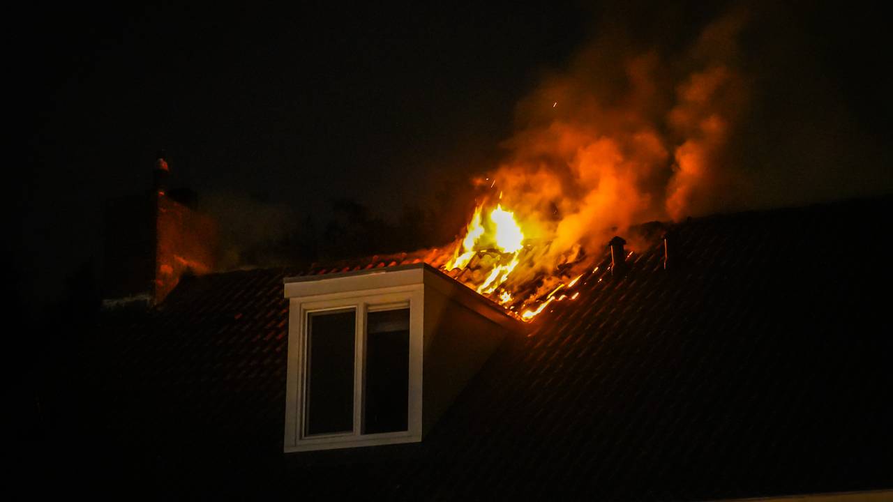 Veel schade aan huis bij uitslaande brand in Veldhoven