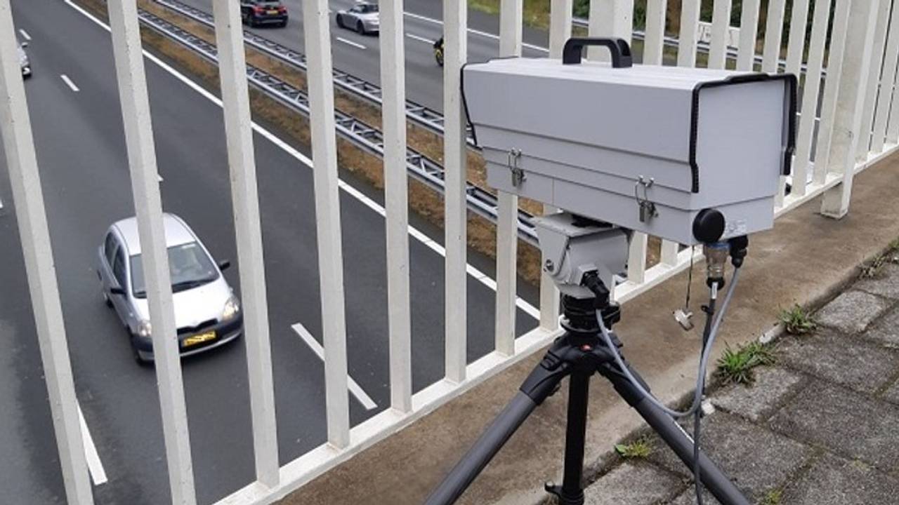 De Monocam staat vaak op viaducten (foto: politie).