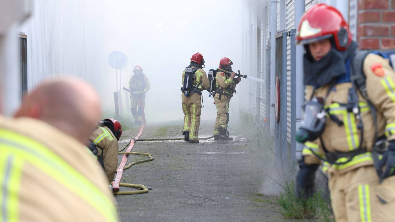 De brand legde de kringloopwinkel in Best in de as (foto: Sander van Gils/SQ Vision). 