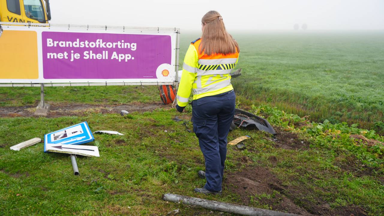 Ook een bordje moest het ontgelden. (Foto: Erik Haverhals / Persbureau Heitink.)