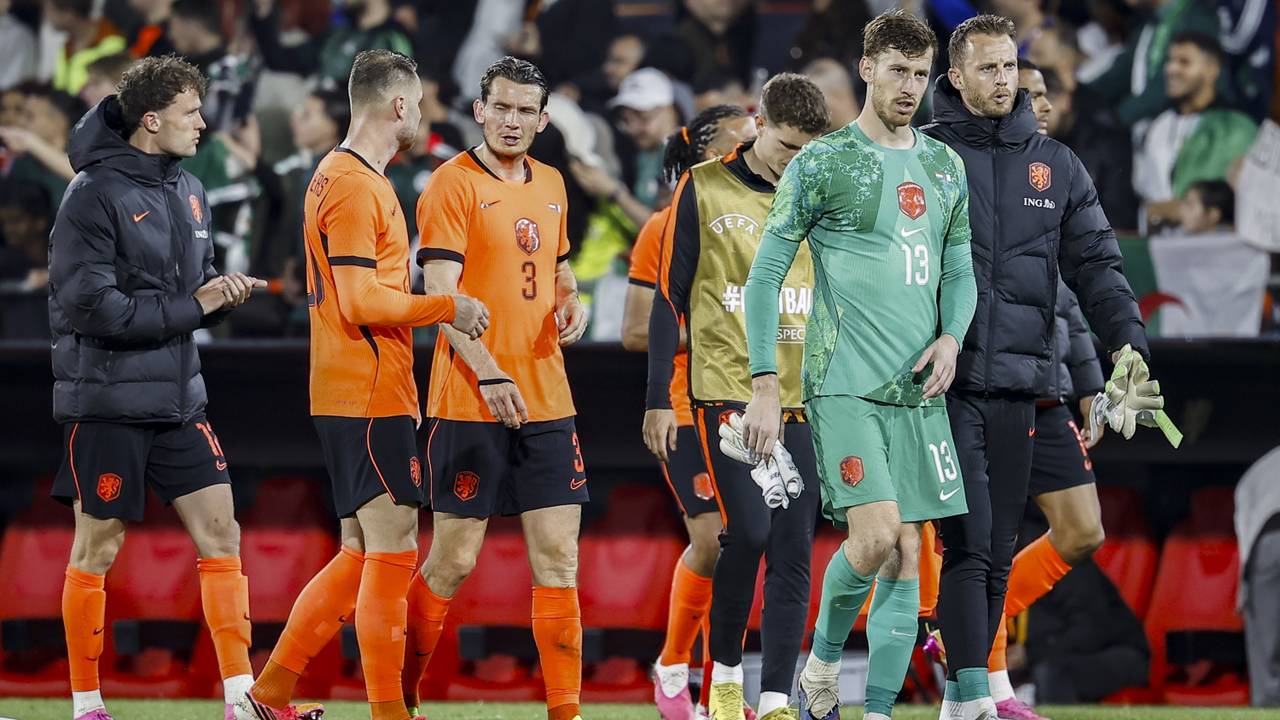 Doelman Robin Roefs debuteerde tegen Algerije in Oranje (foto: ANP).