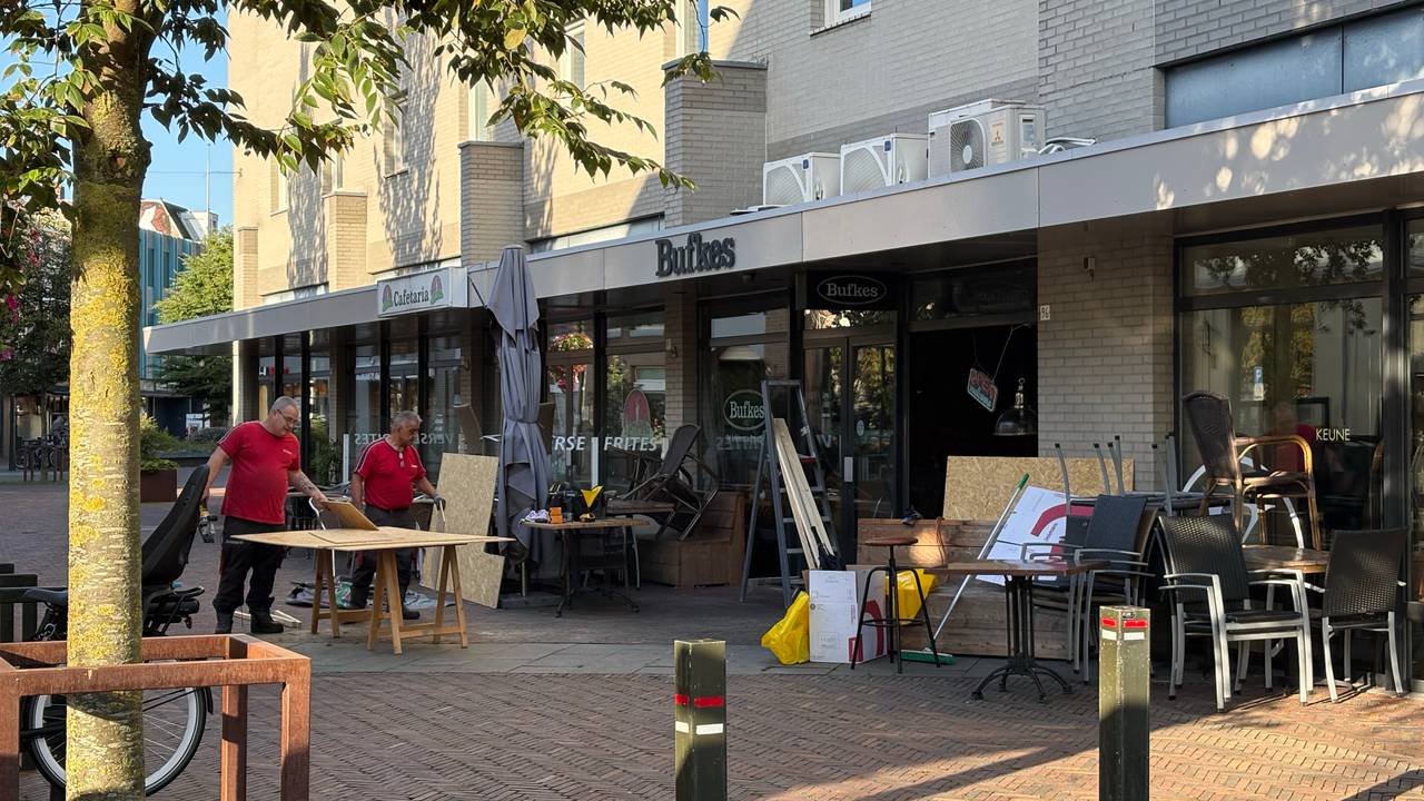 Explosie bij broodjeszaak in Geldrop, veel schade aan het pand