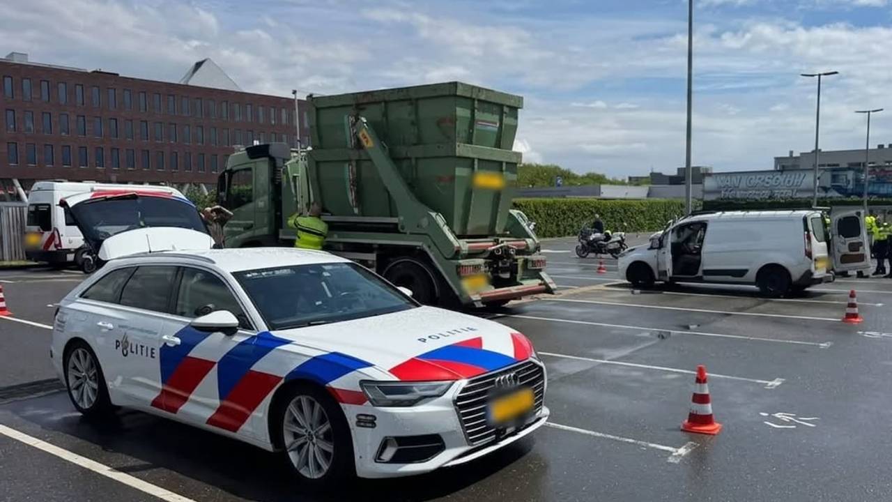 De politie en Belastingdienst controleerden in Eindhoven (foto: Verkeerspolitie Oost-Brabant).
