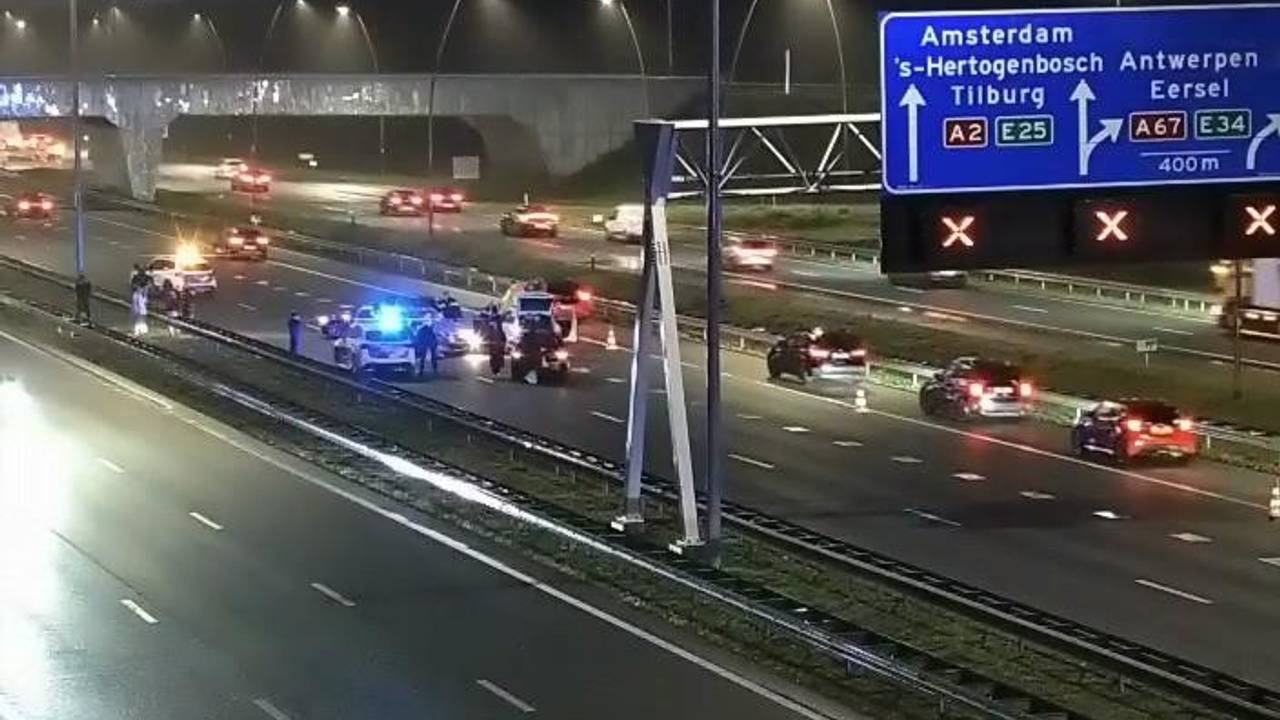 Een ongeluk op de A2 (foto: Rijkswaterstaat Verkeersinformatie/X). 