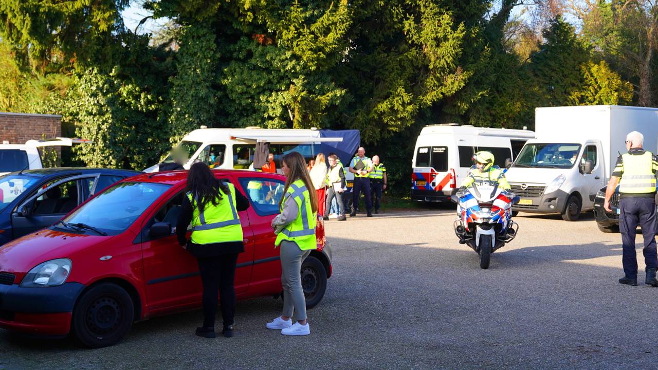 Verkeerscontrole door politie en Belastingdienst (foto: Bart Meesters / Persbureau Heitink). 
