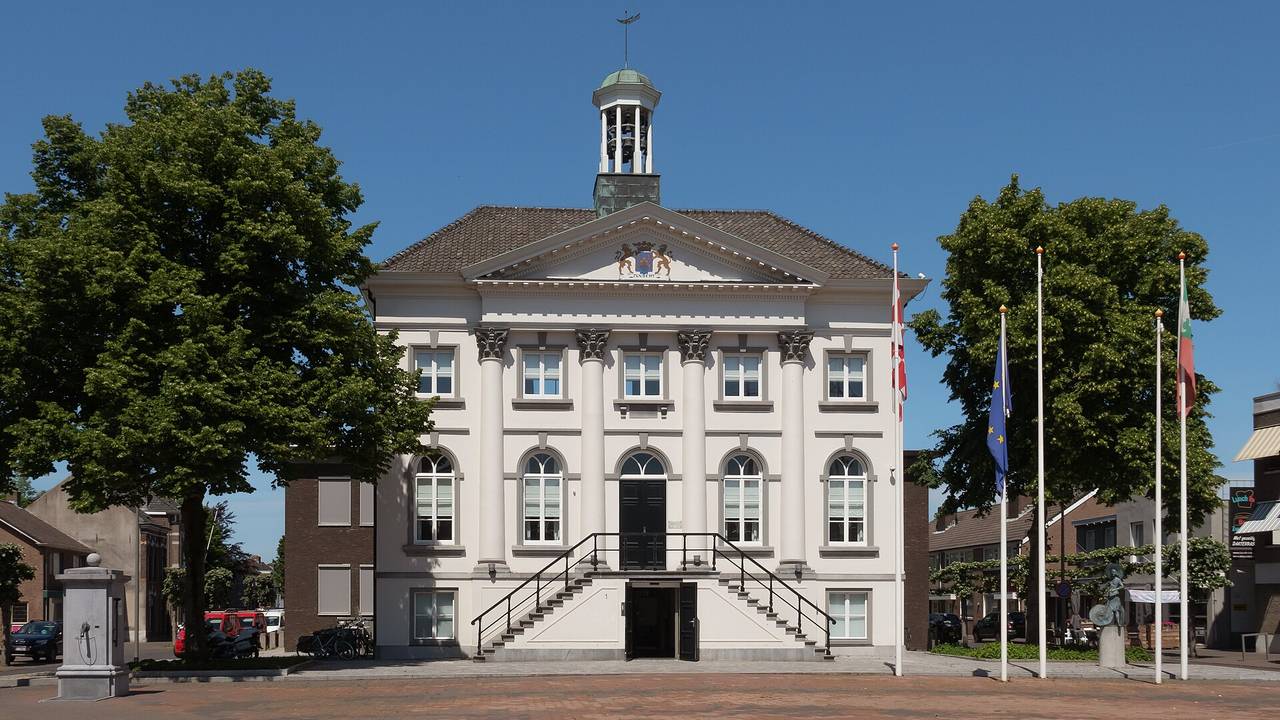 Het gemeentehuis van Zundert (Foto: Michiel Verbeek/Wikipedia).