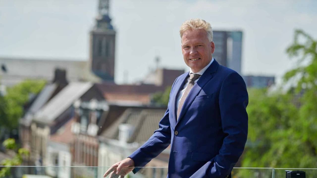 Mark Buijs keert terug als burgemeester (foto: gemeente Roosendaal).