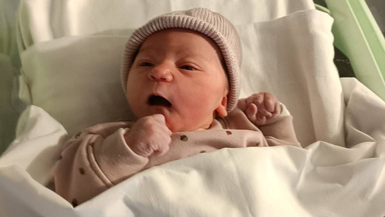 Carnavalsbaby geboren in het Catharina Ziekenhuis in Eindhoven (foto: Catharina Ziekenhuis). 