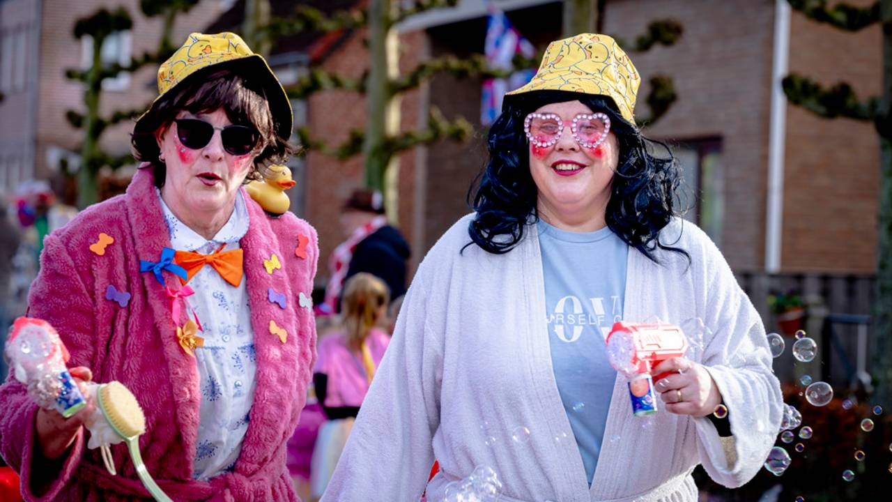Optocht in Mastepinnelaand (Wouwse Plantage)(foto: Eye4images). 