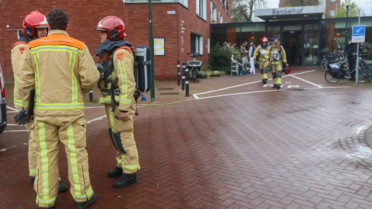 Veel rook in verzorgingshuis in Eindhoven (foto: Arno van der Linden/SQ Vision). 