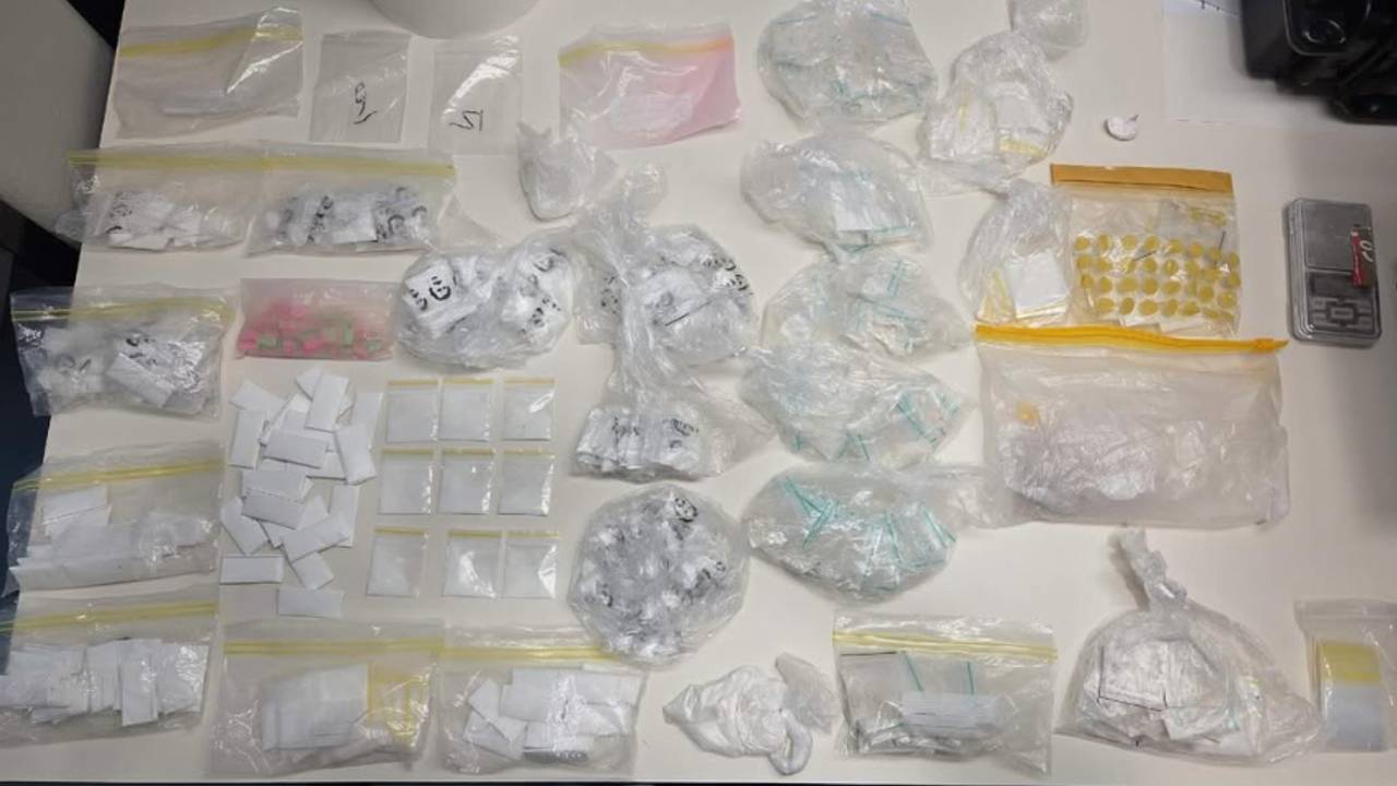 De verdovende middelen die de politie heeft gevonden (foto: @politie_maashorst).